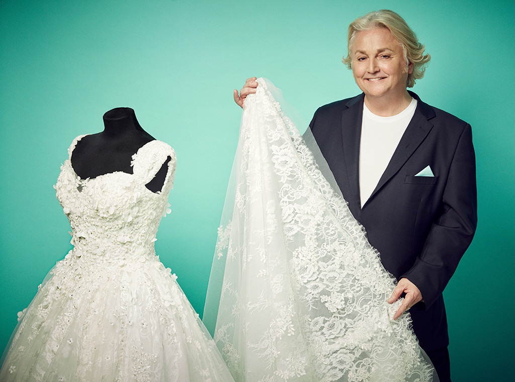 The Epic Story Of Princess Diana S Wedding Dress 3 Months 25 Feet